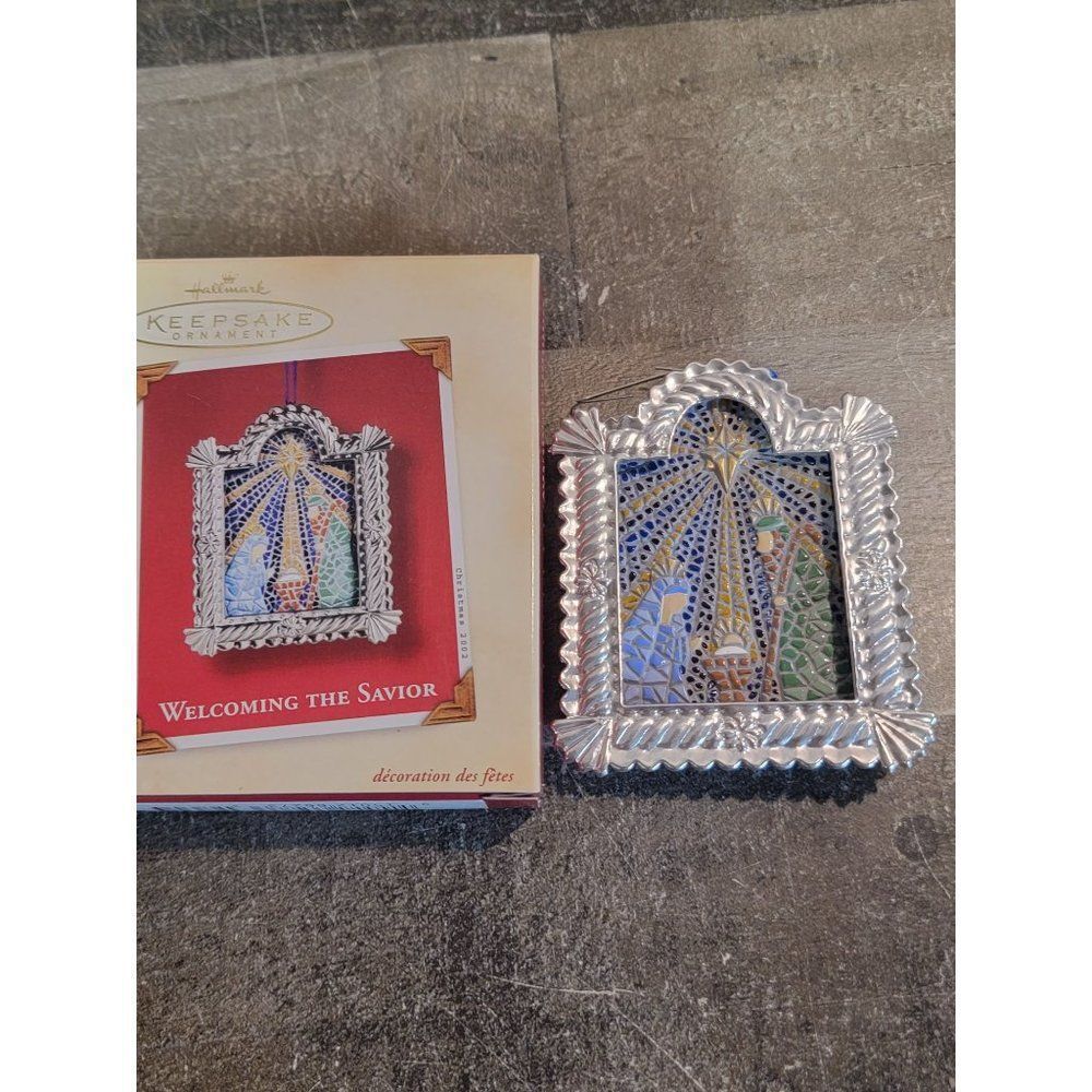 Hallmark 2002 welcoming the Saviour ornament Xmas Decor Bible